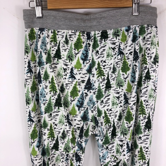 Theo & Leigh | Pine Tree Christmas Pajama Set - Picture 8 of 8